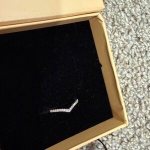 ELLAURA (Reeds
1/10ctw Diamond Curved White Gold Wedding Band Embrace Collection